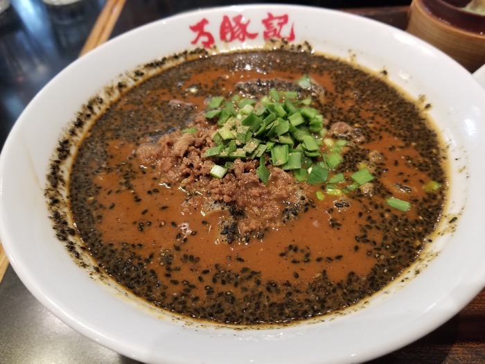 豊洲 ラーメン 万豚記