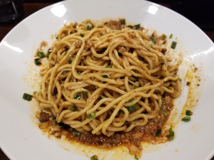 香噴噴（シャンペンペン）の汁なし担々麺