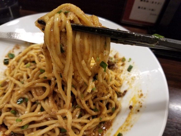 香噴噴（シャンペンペン）の汁なし担々麺